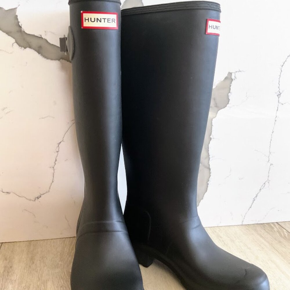 SOLD - HUNTER Women's Original Tall Rain Boots - Black, Size: US-7/UK-5/EU-38